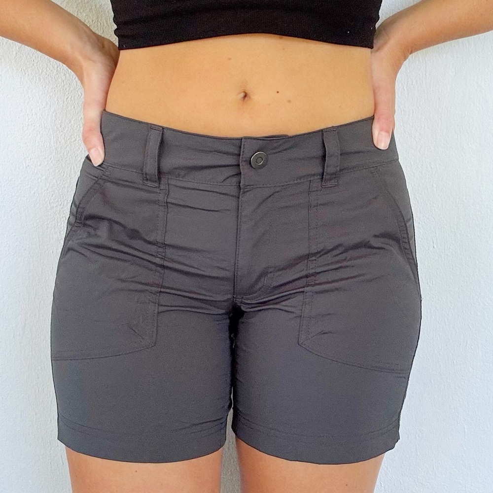 Columbia Omni-shield advanced repellency dark gray water resistant shorts size 2